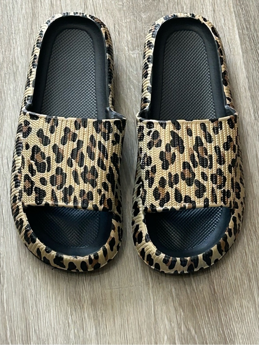 NWOT Leopard Print Cloud Slides Foam Cushion Platform Sandals Size 40-41 US 9